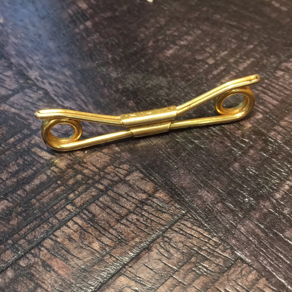 Gold swank  lapel clip